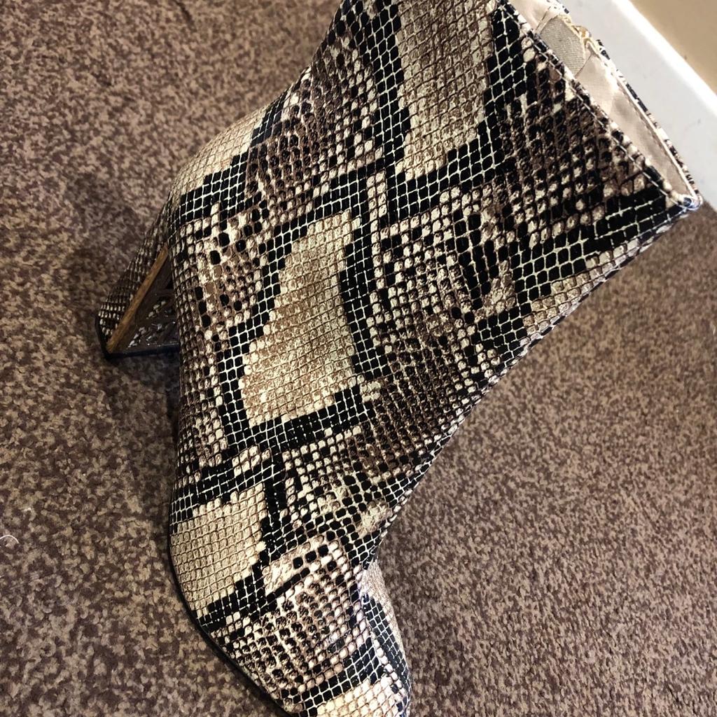 Brand new size 7 river island mid calf boots