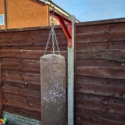 Domyos punch bag with solid wall bracket included