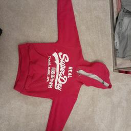 Girls pink hoodie
Age approximately 3-4 yrs
Good condition- minimal signs of wear
No tears or stains.