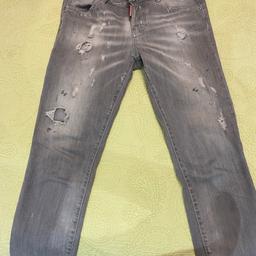 Neuwertige Dsquared 2 Jeans 
Gr: 38
Von Fa. Mode Einwaller
No: 280.- Euro