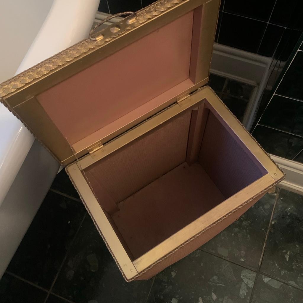 Attractive vintage linen basket. Great condition. Rose colour with gold tinges. Hinged lid. Can be used for storage of anything, towels, linen, toilet rolls etc.
36cm wide
57cm height