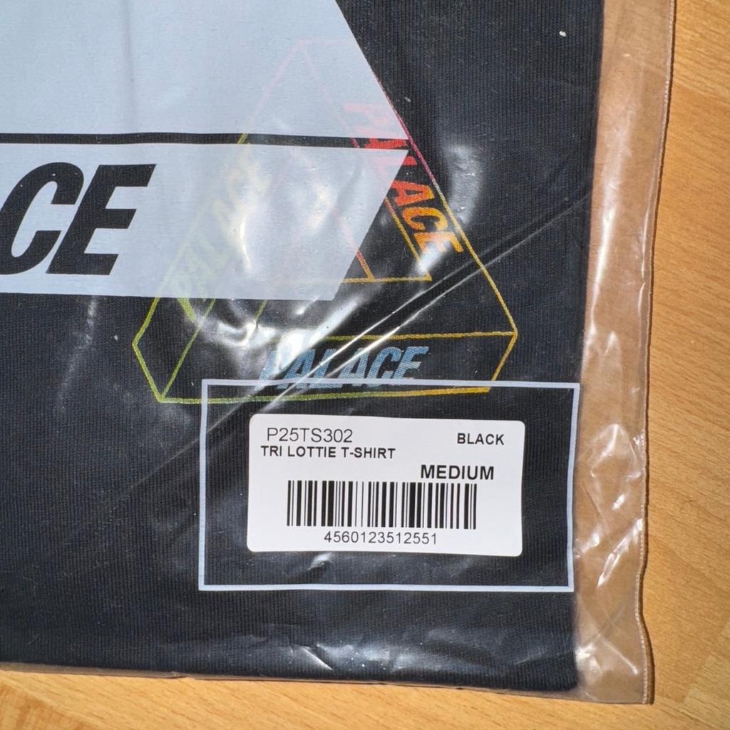 Palace Tri-Lottie T-Shirt Black Medium in 73033 Göppingen für 120