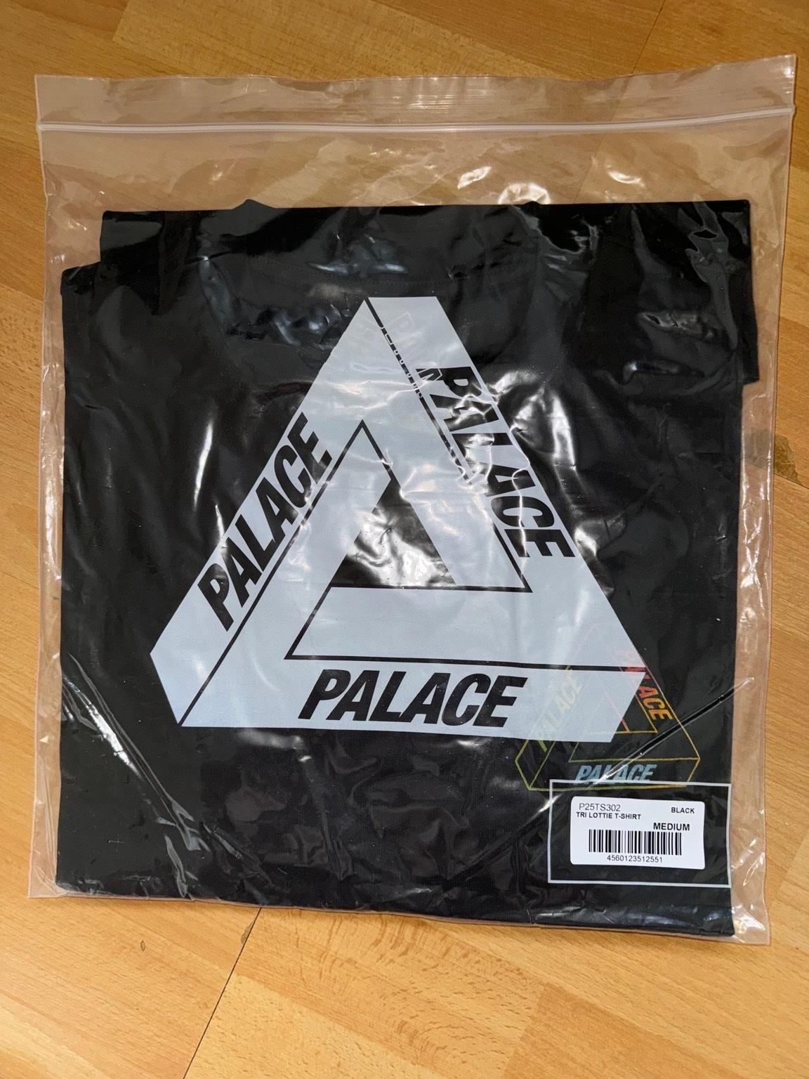 Palace Tri-Lottie T-Shirt Black Medium in 73033 Göppingen für 120