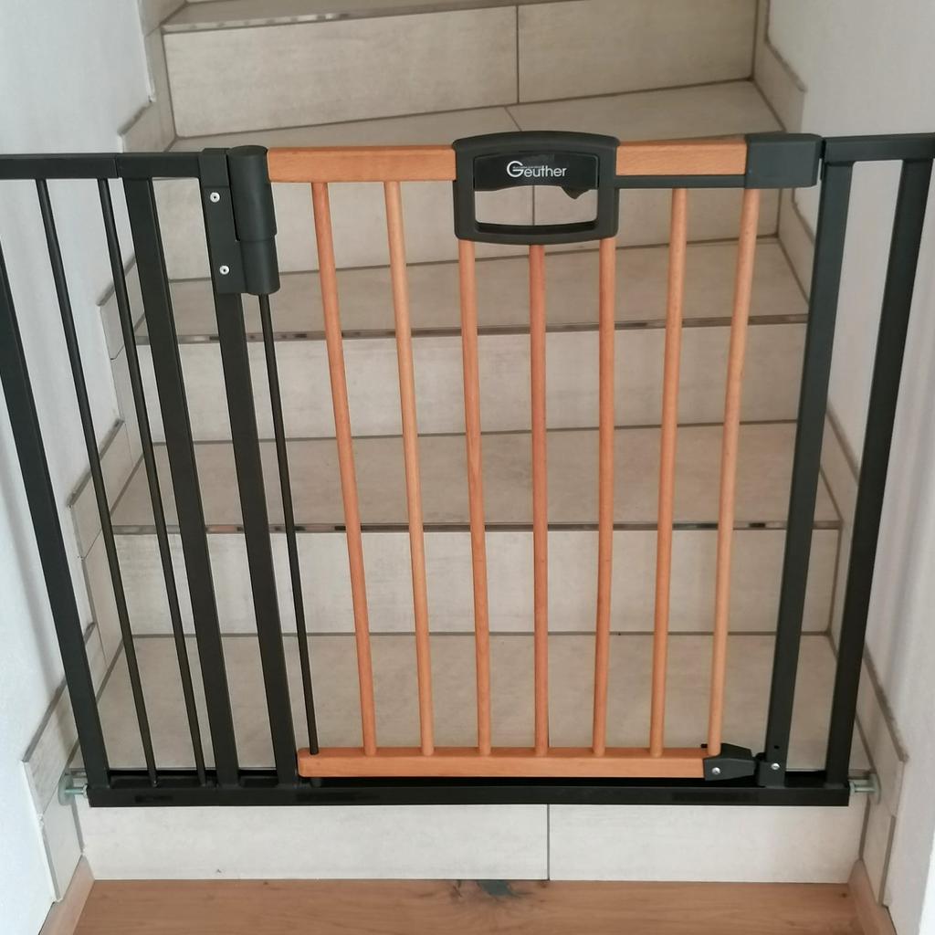 Türschutzgitter Easylock Wood Plus + 16 cm Verlängerung
(ohne Verlängerung für eine Treppenbreite von 80,5 - 88,5 cm)
mit Verlängerung für Öffnungen von 96,5 - 104,5 cm
