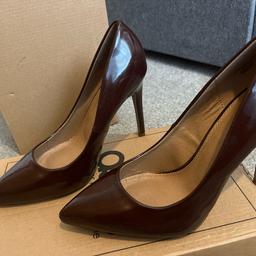 Good condition pointy burgundy heels size 4.5