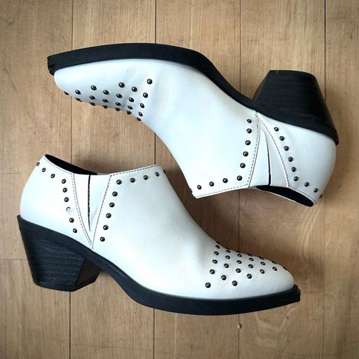 Buy & Sell Hull The Avenues Hul -l - Photos for White leather studded ankle boots from Geox