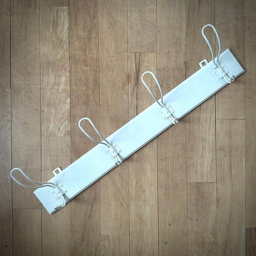 Buy & Sell Hull The Avenues Hul -l - Photos for White vintage wood coat rack with metal hooks