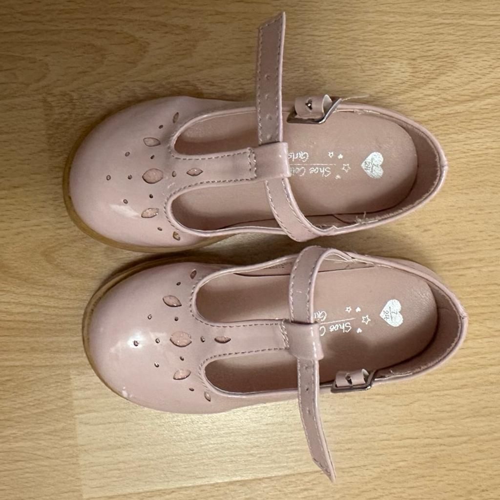 Girls Wedding Shoes Pink
Size: 7

Location: Enfield