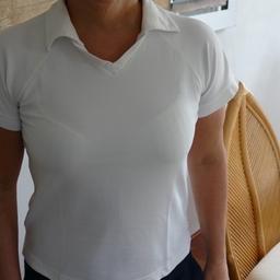 1 Armani Jeans Damen Kurzarm T- Shirt mit Polokragen aus feinem Piqué Stoff in weiß, Gr. S ( 34/36 ), 100% Polyester bei 30 Grad maschinenwaschbar zu verkaufen.