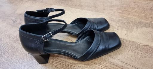 Buy & Sell East London Havering - Photos for Size 4.5 black leather blocked heels