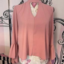 Pink Choker Flare Sleeved Top Size 8.

Labels removed

Very good condition