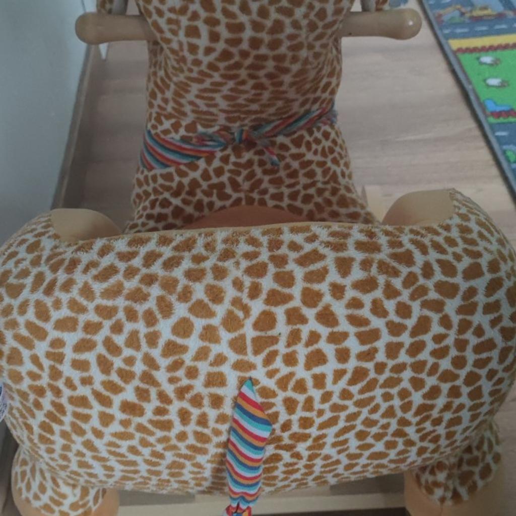 hallöchen, verkaufen hier von unserem Sohn die Giraffe Schaukel. Die Giraffe ist in einem sehr guten Zustand und weist auf keine mängel hin.Das Geld wird für unseren Sohn beiseite gelegt. Nur Abholer. Preis ist fest und nicht verhandelbar.