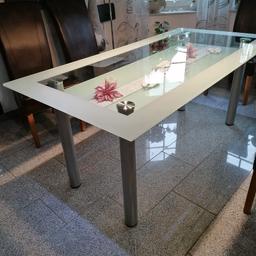 Hallo, verkaufe unseren Glastisch wegen Neukauf. Der Tisch hat die Maße 1,80 X 0,90m Höhe 76cm. Der Tisch hat normale Gebrauchsspuren wie Kratzer usw. Neupreis war 900 Euro.