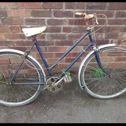 Vintage ladies Bsa bicycle does have a bit of rust but could be used with not a lot of work done to it or could be used as display in a pub or a trendy shop. getting rare to find these vintage bikes now