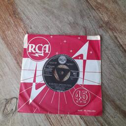 early  press 1950s triangle centre EP .  elvis presley sings Christmas songs , in original sleeve in good condition with 4 songs