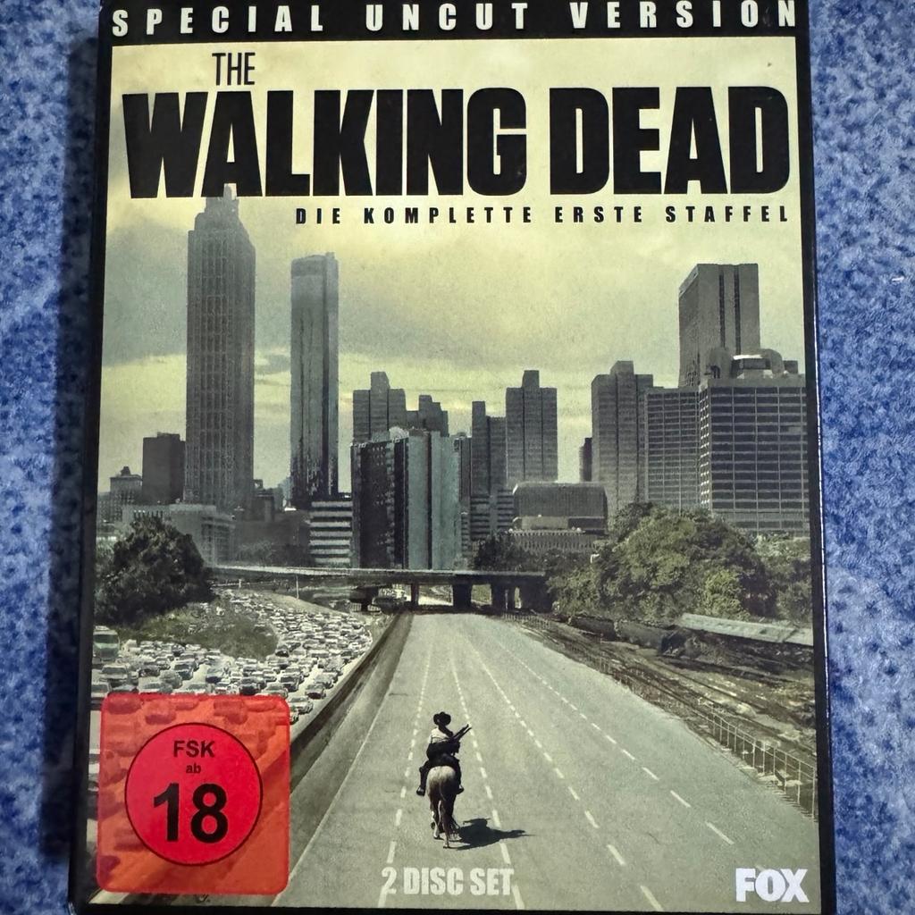 The Walking Dead Staffel 1-5 Blu-ray Disc

1. Staffel - special uncut version (2 Disc)
2. Staffel - (3 Disc)
3. Staffel - uncut (5 Disc)
4. Staffel - uncut & extended (5 Disc)
5. Staffel - uncut (6 Disc)