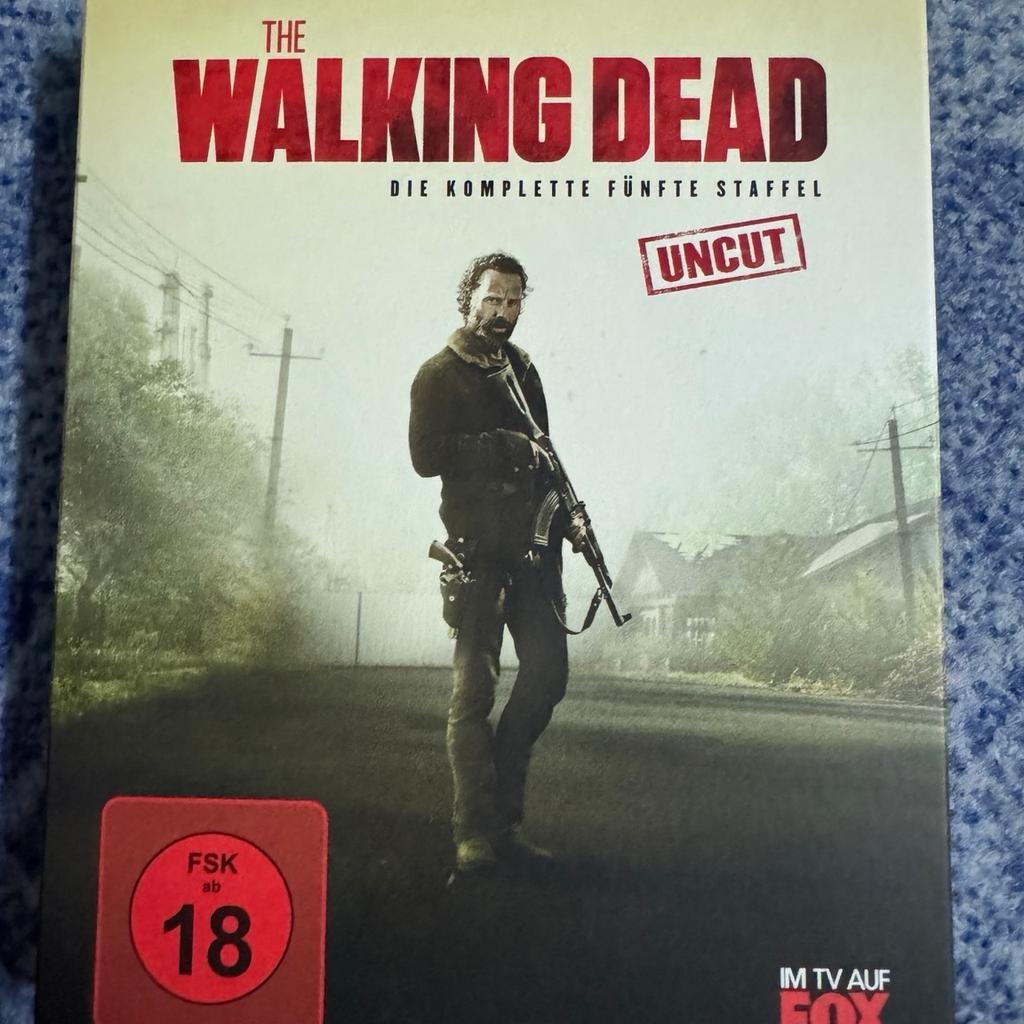 The Walking Dead Staffel 1-5 Blu-ray Disc

1. Staffel - special uncut version (2 Disc)
2. Staffel - (3 Disc)
3. Staffel - uncut (5 Disc)
4. Staffel - uncut & extended (5 Disc)
5. Staffel - uncut (6 Disc)