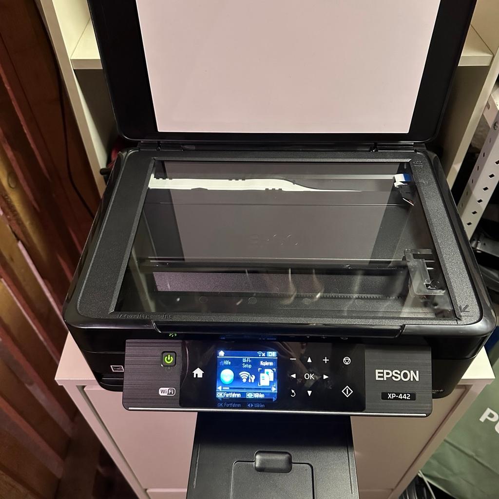 Tintenstrahldrucker EPSON XP-442 in schwarz.
Die Druckqualität ist gut und neue Tintenpatronen sind auch eingesetzt > siehe Foto.
Bitte nur Selbstabholer!