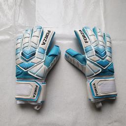 Used only a couple of times for indoor court football, so still in like new condition. Selling as no longer needed.

Forza Goalkeeper Gloves - Adult Size 8. Carry bag included.

3.5mm cyan latex ProGrip palm, fingerspine protection, and an Air Mesh body for airflow.

• Removable Fingerspine protection and dexterity
• Wrap thumb
• Reinforced stitching
• Suitable for use in all weather conditions
• 3.5mm cyan latex ProGrip palm with silicon inner-grip print
• Latex backhand
• Air Mesh body and laminated comfort foam
• Wrap around wrist strap for comfortable fit
• Includes a carry bag

£15 for collection, or £18.29 for delivery (£3.29 Royal Mail Tracked P&P).