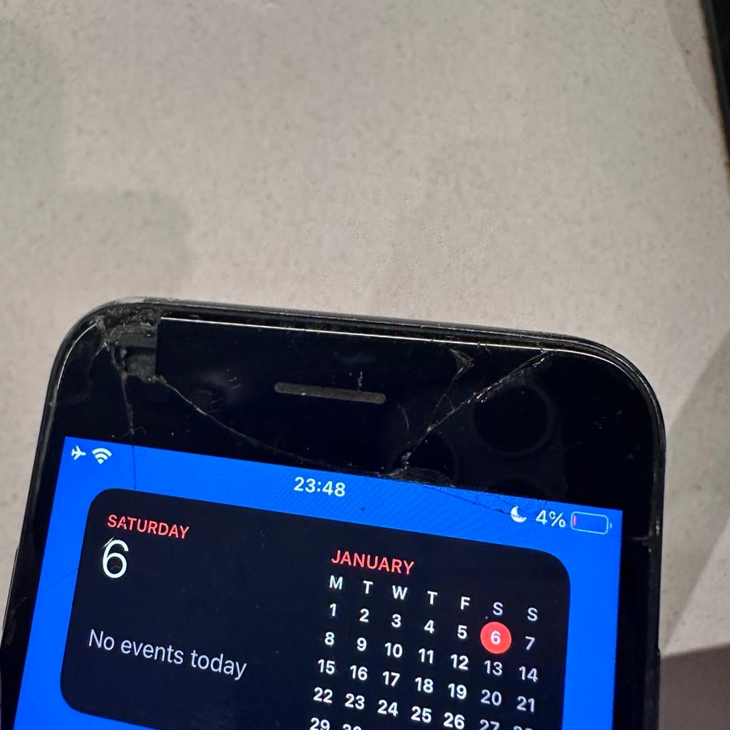 78% battery capacity
Broken screen and scratches as per the picture