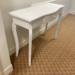 Maison du Monde Aliette white console table.

Originally grey, but now painted white

104 x 37cm x 76cm

Floor to bottom of top: 64 cm
Drawer: 45 x 11cm
