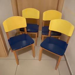 4 Stk. Kinderstühle aus Vollholz / MDF
Gute Qualität
Sitzhöhe 32cm