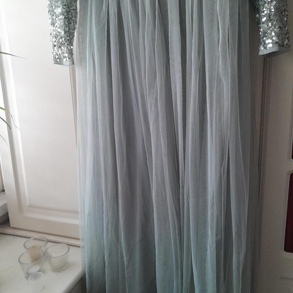 New sage green bridesmaid dress
ASOS brand
Worn for a few hours at a wedding.
Size 14
Excellent condition, practically brand new.
Currently being sold for £100 on ASOS.
Bought 2 different sizes for options, size 12 also on page and is brand new with tags.