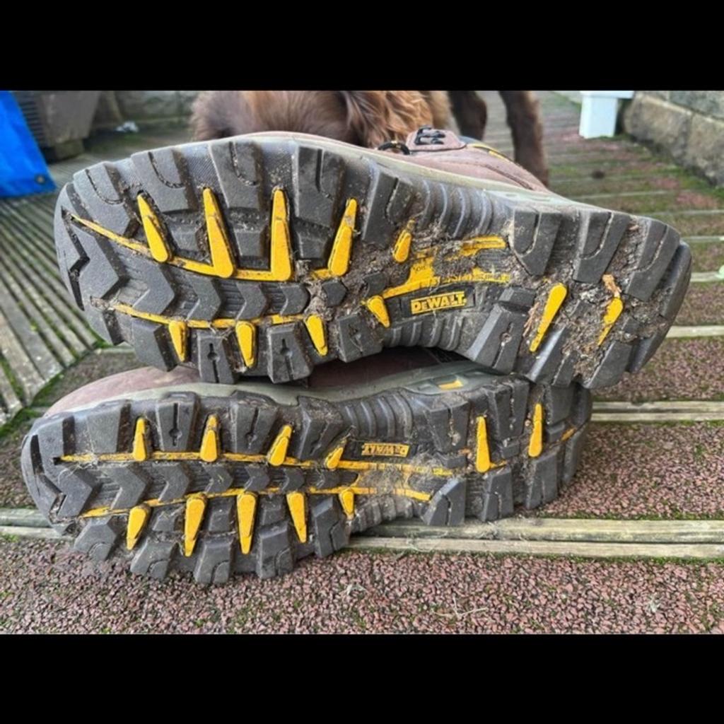 Dewalt promote work boots
Size 8
Only worn a couple of times but I prefer my rigger boots

Oakenshaw bd12 bradford or can deliver free locally

Thanks