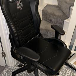 Luxury comfortable gaming chair hardly used perfect condition!
Reclining with foot rest!