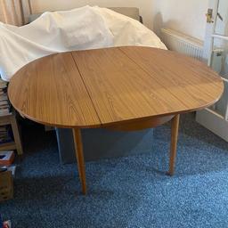 Used with some minor damages.
Make = Schreiber - The Furniture Corporation of Great Britain
Vintage, veneer wooden, oval  dining table.
30 + years old.

Measurements:-
Maximum Table-Top  Length - 146 cm
Minimum Table-Top Length  - 96 cm
Width - 137 cm.
Height  - 73 cm.

Sold as seen. Please see image 3 for slight damages.

The table-top can be disassembled from the legs.