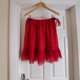 Skirt "China Doll"

 Red Colour

 Good Condition

Actual size: cm

Length: 53 cm

Length: 52 cm side

Volume waist: 65 cm – 66 cm

Volume hips: 90 cm – 99 cm

Size: 8 (UK)

100 % Cotton