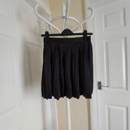 Skirt “Forever 21” Exclusive 

Black Mix Colour 

 Good Condition

Actual size: cm 

Length: 43 cm

Length: 42 cm side

Volume waist: 65 cm – 66 cm

Volume hips: 74 cm – 76 cm

Size: S (UK) Eur S, US S

Shell: 96 % Polyester
           4 % Spandex

Made in China