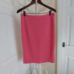 Skirt “Next”

Pink Colour

New Without Tags

Actual size: cm

Length: 60 cm front

Length: 61 cm back

Length: 62 cm from side

Volume waist: 76 cm – 77 cm

Volume hips: 85 cm – 86 cm

Size: 10 (UK) Eur 38

Shell: 77 % Polyester
 23 % Viscose

Made in China