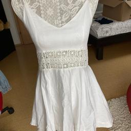 Verkaufe dieses weiße Sommerkleid mit Blumen Cut-Outs an der Taille!
Gr. 40

Privatverkauf - daher keine Garantie, Gewärhleistung oder Rücknahme!