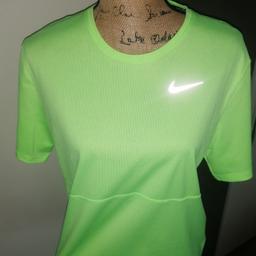 Nike Hr. Sport Trikot
Gr M
Neon
Privat Verkauf kein Rückgaberecht, Umtausch ect ect
Versandkosten trägt der Käufer
Seht euch auch meine anderen Anzeigen an es könnte ein Schnäppchen dabei sein für dich 🤗