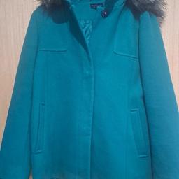 Topshop Emerald Green Fur Collared Hooded Jacket UK 10
Topshop Emerald Green Fur Hooded Jacket Coat UK 10
Fully lined
2 Front Pockets
Removable hood