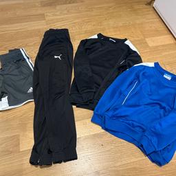 Verkaufe Sportkleidung für Jungs alles in gr. 128
1 kurze Adidas Hose , 1 lange Puma Hose und 2 pullis von Jako . 
Zusammen 15€ fixpreis