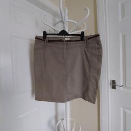 Skirt  “BAF”

 Dark Sand Colour

 New Without Tags 

Actual size: cm and m

Length: 55 cm front

Length: 58 cm back

Length: 59 cm side

Volume waist: 1.07 m – 1.10 m

Volume hips: 1.20 m – 1.22 m

Size: 22 (UK) Eur 50

98 % Cotton
  2 % Elastane