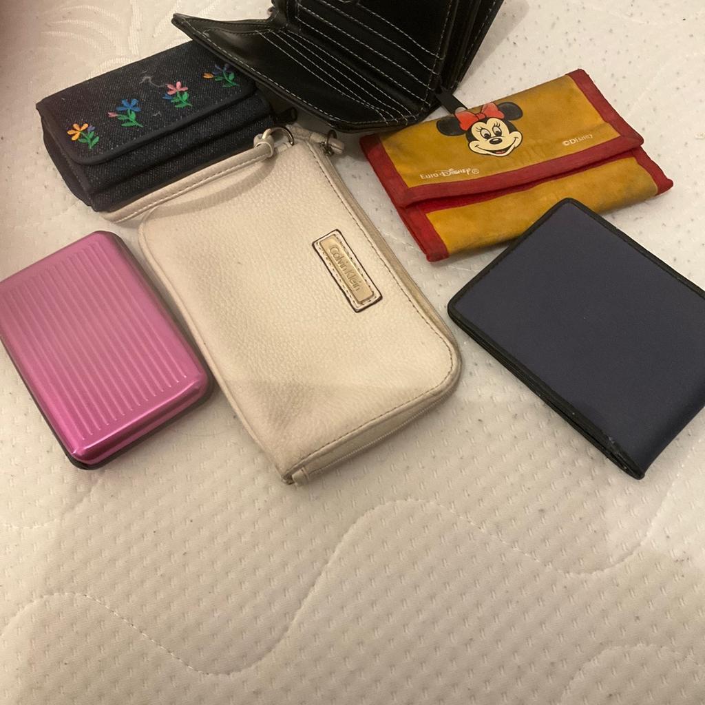 A few different types of purses and a wristlet from Calvin klein. Collection only different prices for different ones . Let me know which one you want will give you a price.two have already been bought, the ones on the next picture I black out
Collection from nw11 till 10 January then will be in m7 Salford