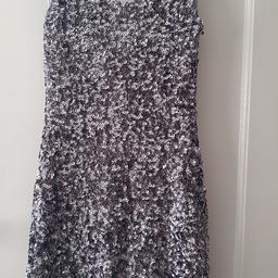 Worn once
Heavily sequined
Would say UK size 8-10
Can deliver locally if buyer covers fuel costs