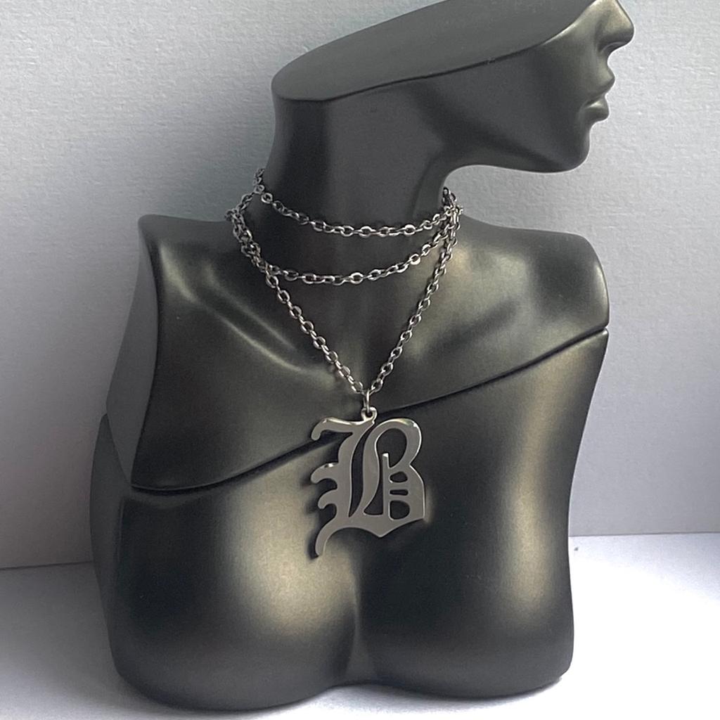 Billie Eilish Necklace
B pendant, billie has been seen wearing this pendant many times!
actual pendant you receive will be smaller, hence the discount applied