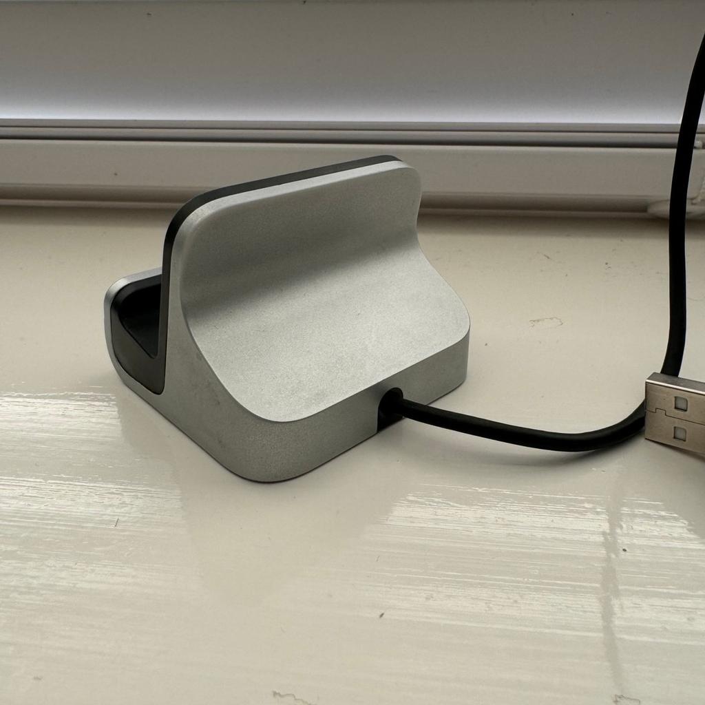 Belkin iPhone Docking Station

Lighting Cable Output

USB Input

Works 100%

Collection Only

£10