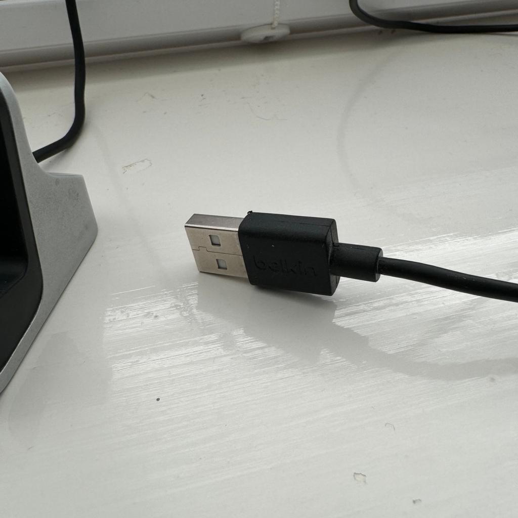 Belkin iPhone Docking Station

Lighting Cable Output

USB Input

Works 100%

Collection Only

£10