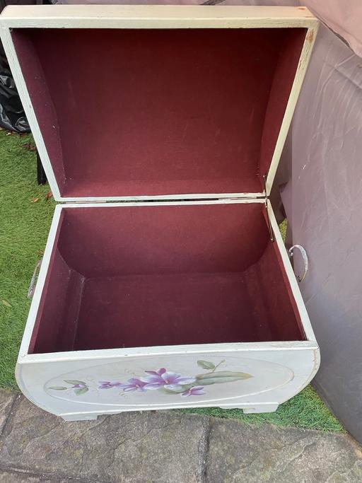 Buy & Sell North London Shacklewell - North London - Photos for Old lined vintage trunk