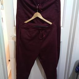 2 PAIRS REDDISH BROWN (SIMILAR TO MAROON COLOUR) WARM FLEECE JOGGING BOTTOMS WITH ELASTICATED DRAWSTRING WAIST. CUFFED BOTTOMS. SIZE 3XL.
CASH ON COLLECTION ONLY. LEIGH-ON-SEA. SS9. NEAR CHALK WELL STATION.
