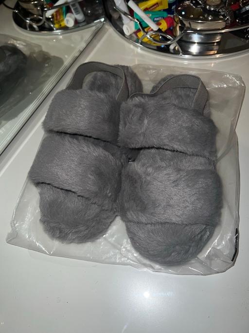 Buy & Sell Warwickshire North Warwickshire - Photos for Grey fluffy slippers