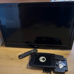 Model number 32LV250U
On off button not working on remote otherwise works fine
Collection only
Includes wall bracket & stand