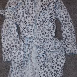Gorgeous warm fleecy dressing gown. Size 12-14. Please see my other items, will combine postage