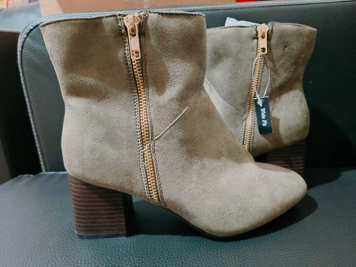 Buy & Sell Brent Wembley - HA9 - Photos for Khaki chunky heel ankle boots.brand new. Size