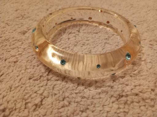 Buy & Sell Surrey Guildford - Photos for Transparent bangle